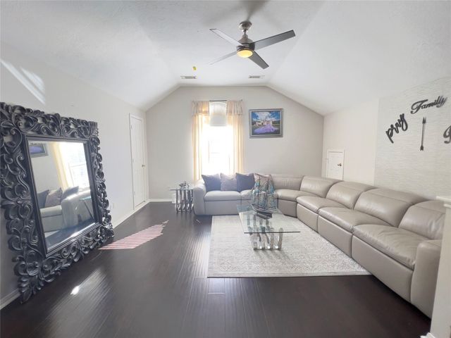 10503 Desert Springs Circle, Houston, TX 77095