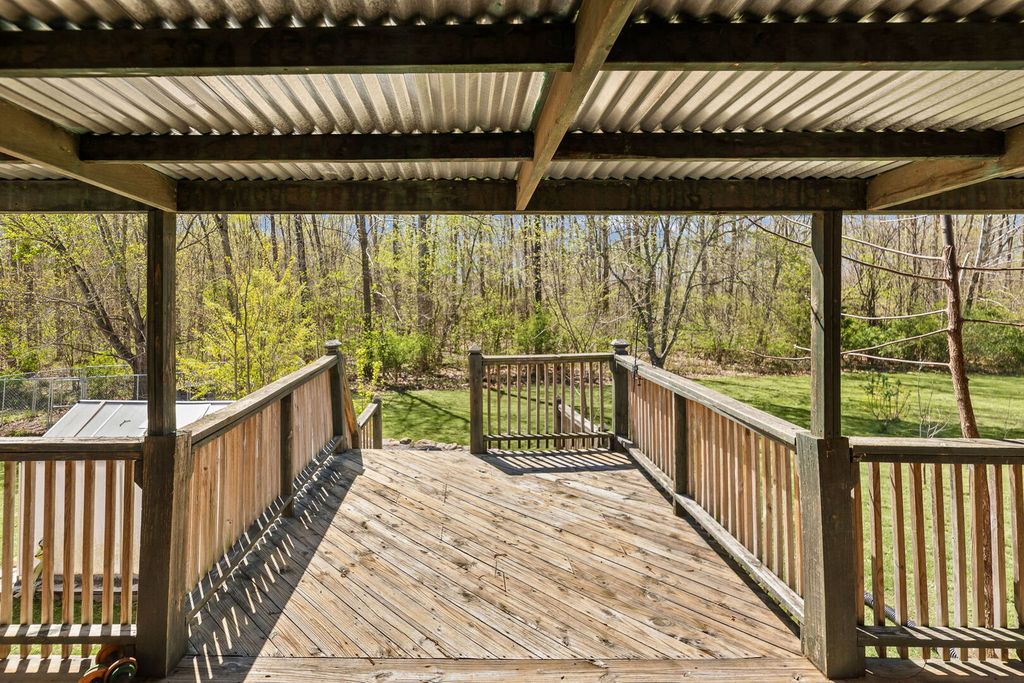 Image 11 of property listing at 2689 Paul Road, Salem, IL 62881