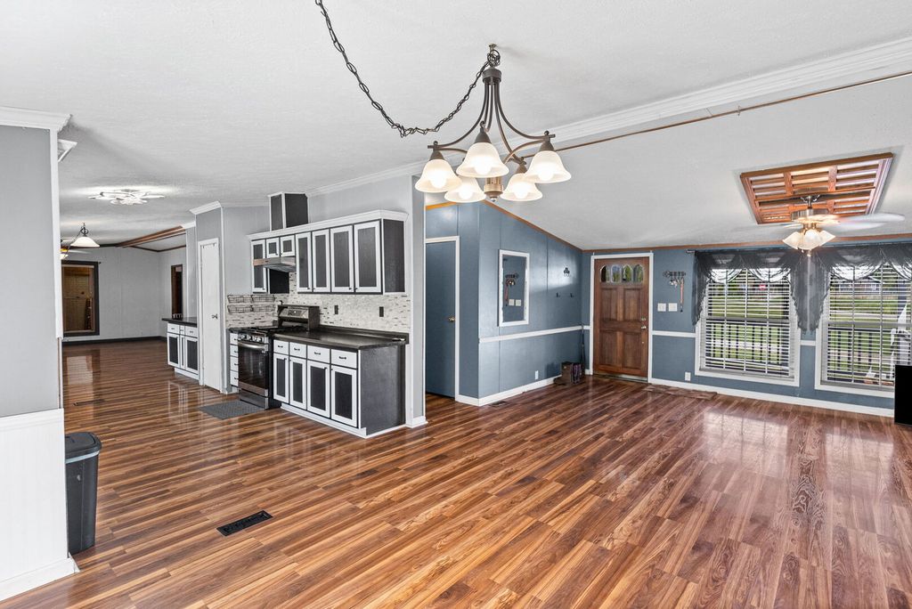 Image 18 of property listing at 2689 Paul Road, Salem, IL 62881