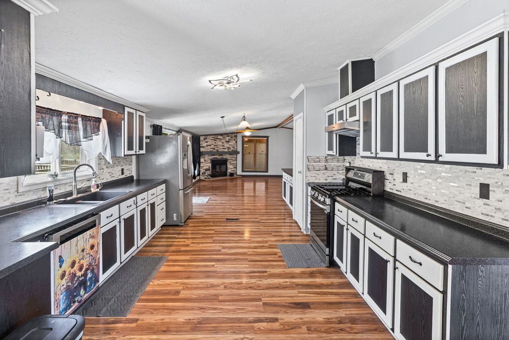 Image 19 of property listing at 2689 Paul Road, Salem, IL 62881