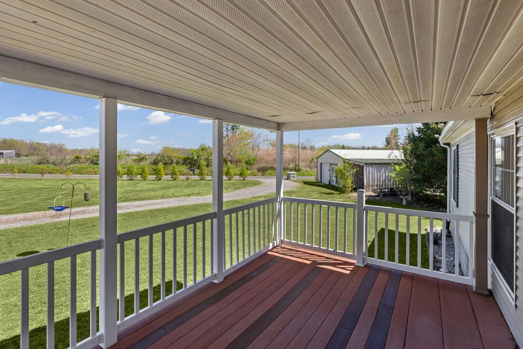 Image 3 of property listing at 2689 Paul Road, Salem, IL 62881