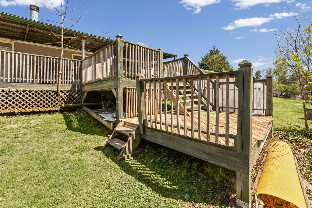 Image 9 of property listing at 2689 Paul Road, Salem, IL 62881