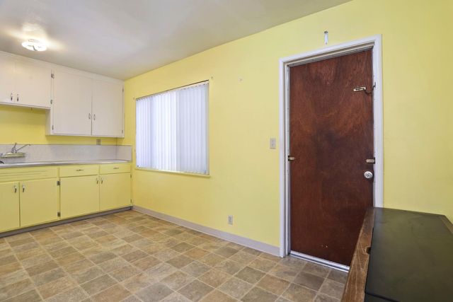 2387 E Fremont St, Stockton, CA 95205