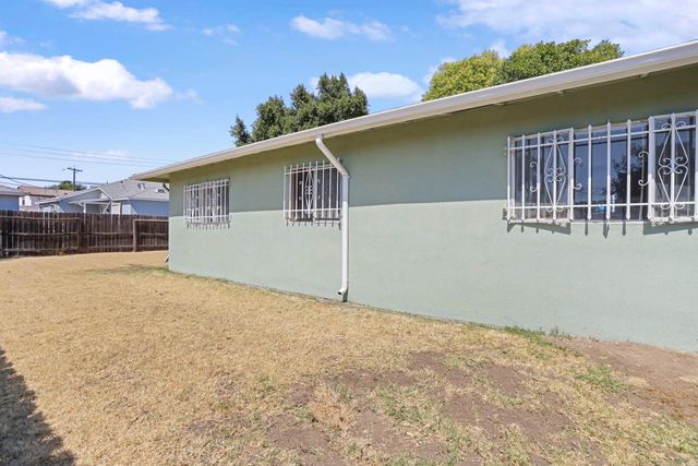 2387 E Fremont St, Stockton, CA 95205