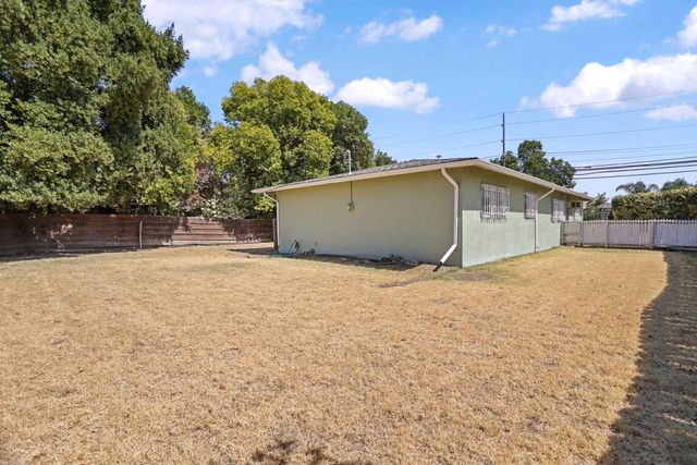 2387 E Fremont St, Stockton, CA 95205