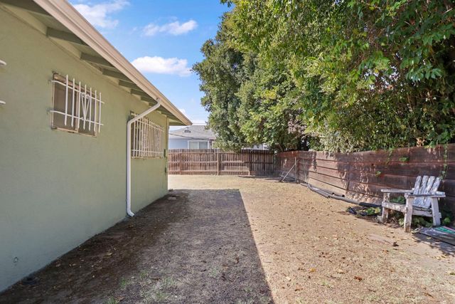 2387 E Fremont St, Stockton, CA 95205