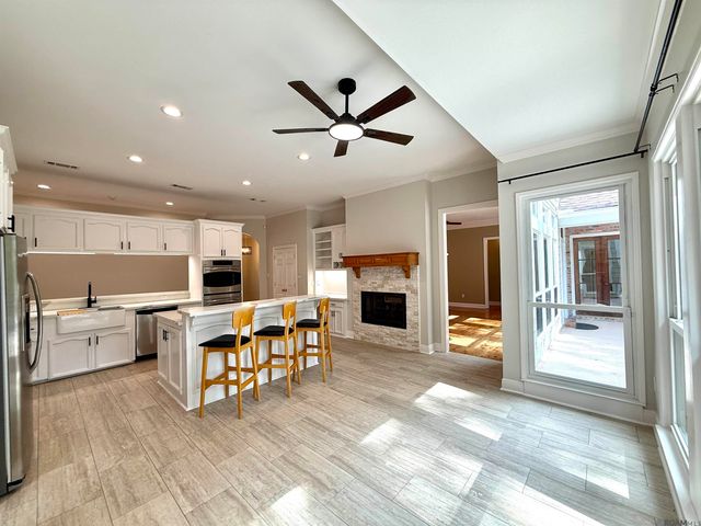 642 Plantation Ridge Ave, Saint George, LA 70810