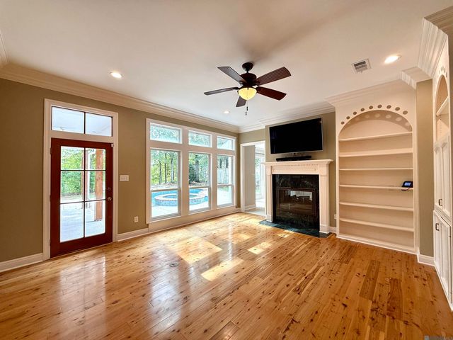 642 Plantation Ridge Ave, Saint George, LA 70810