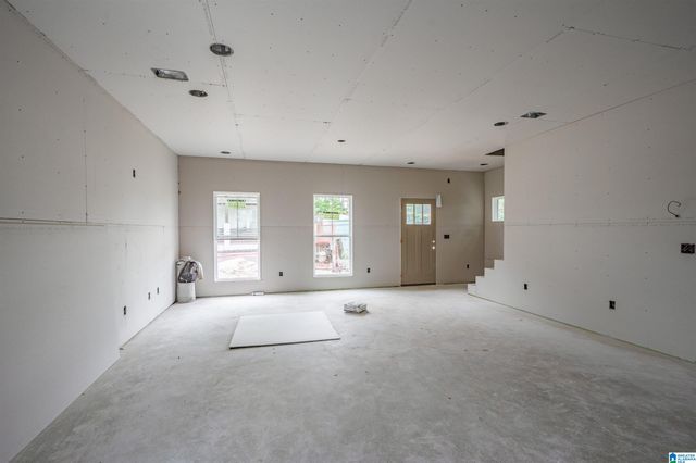 934 21ST AVENUE E, Tuscaloosa, AL 35404