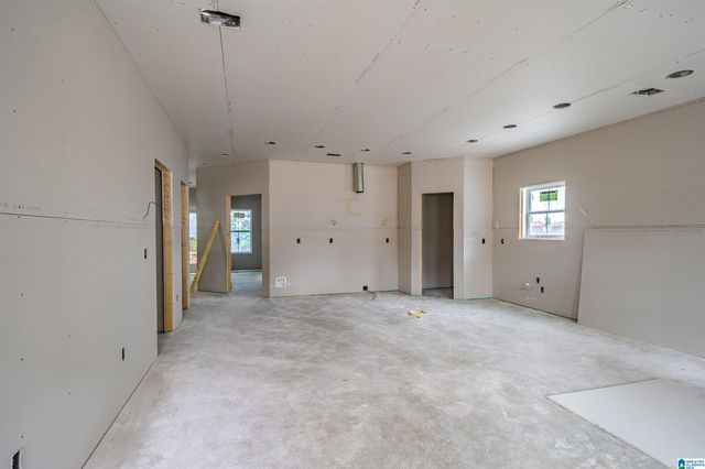 934 21ST AVENUE E, Tuscaloosa, AL 35404