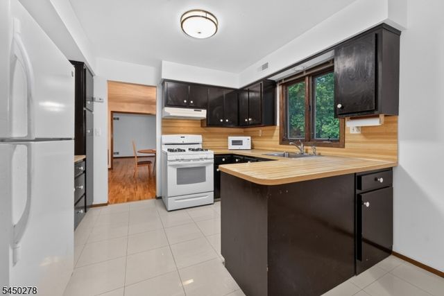 324 Eileen Way, Bridgewater Twp., NJ 08807