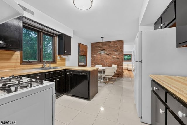324 Eileen Way, Bridgewater Twp., NJ 08807