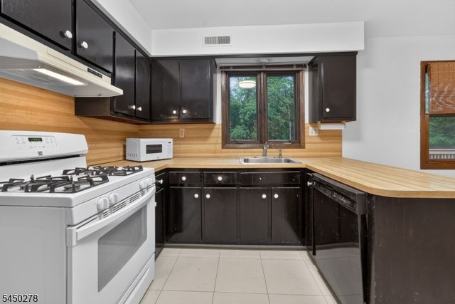 324 Eileen Way, Bridgewater Twp., NJ 08807