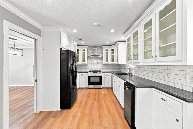 5522 Dumfries Drive, Houston, TX 77096