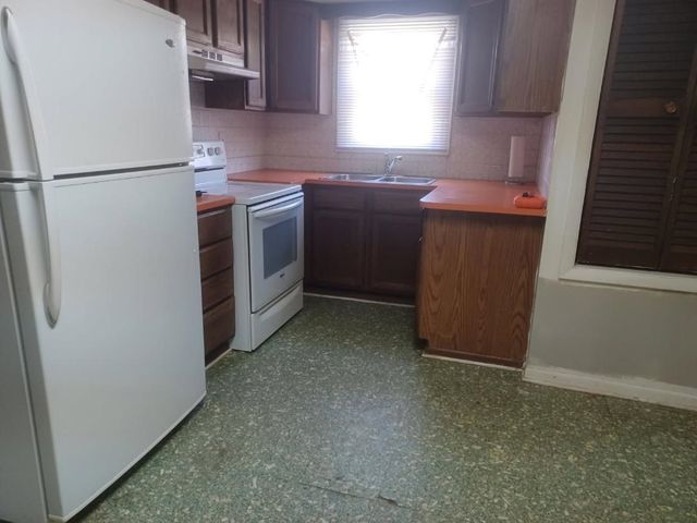 3074 E Atherton Road, Burton, MI 48529