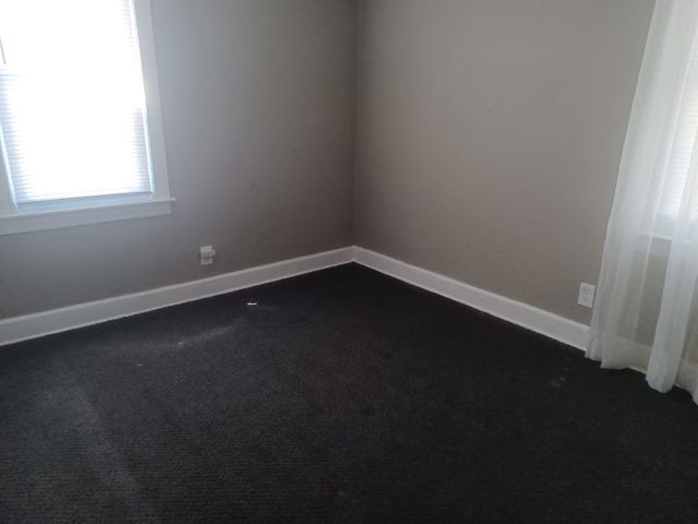 3074 E Atherton Road, Burton, MI 48529
