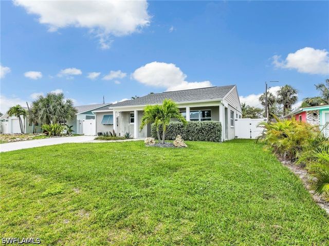 195 Hibiscus DR, Fort Myers Beach, FL 33931