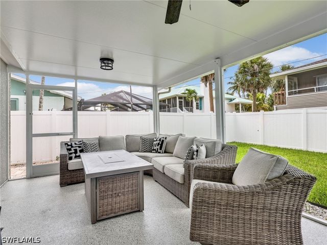 195 Hibiscus DR, Fort Myers Beach, FL 33931