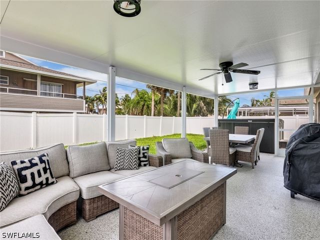 195 Hibiscus DR, Fort Myers Beach, FL 33931