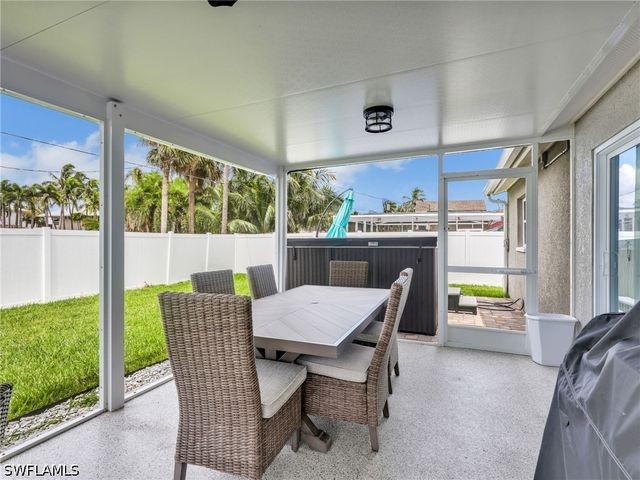 195 Hibiscus DR, Fort Myers Beach, FL 33931
