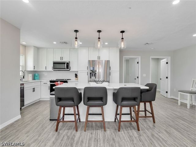 195 Hibiscus DR, Fort Myers Beach, FL 33931