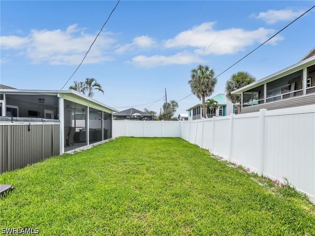 195 Hibiscus DR, Fort Myers Beach, FL 33931