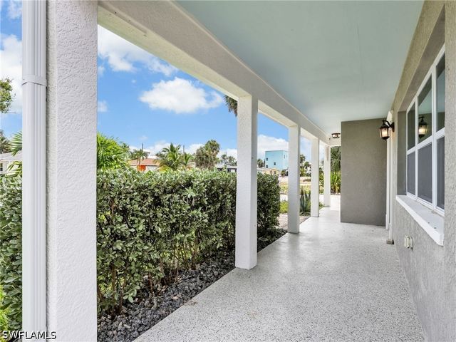 195 Hibiscus DR, Fort Myers Beach, FL 33931
