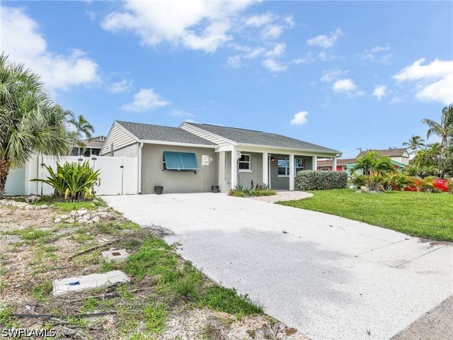 195 Hibiscus DR, Fort Myers Beach, FL 33931