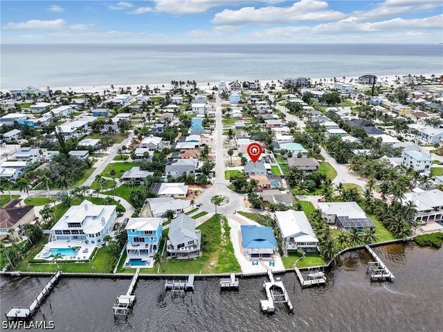 195 Hibiscus DR, Fort Myers Beach, FL 33931