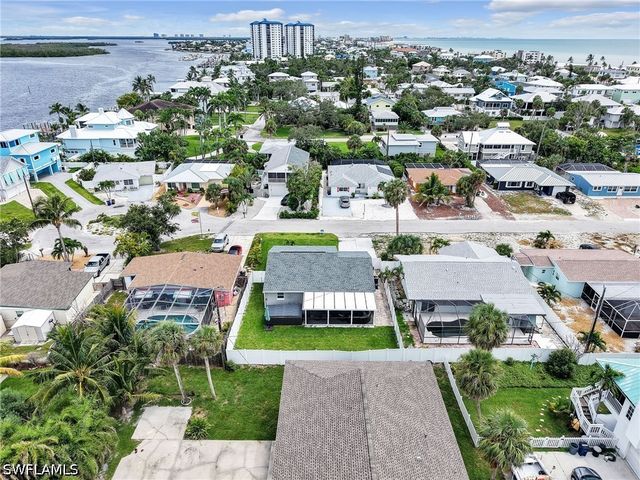 195 Hibiscus DR, Fort Myers Beach, FL 33931