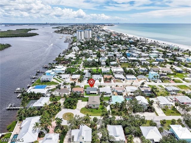 195 Hibiscus DR, Fort Myers Beach, FL 33931