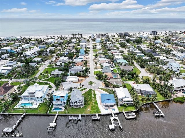 195 Hibiscus DR, Fort Myers Beach, FL 33931
