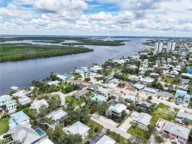 195 Hibiscus DR, Fort Myers Beach, FL 33931
