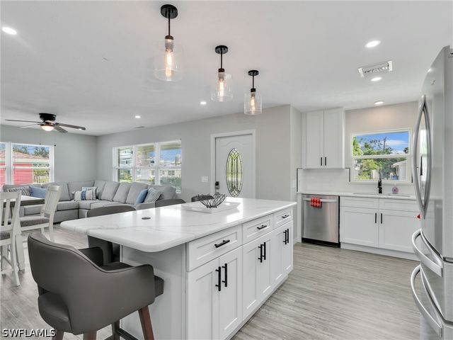 195 Hibiscus DR, Fort Myers Beach, FL 33931