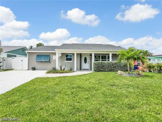 195 Hibiscus DR, Fort Myers Beach, FL 33931