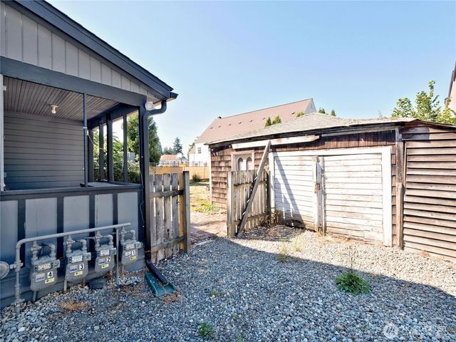 323 1st Avenue S, Kent, WA 98032