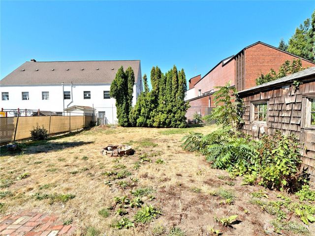 323 1st Avenue S, Kent, WA 98032