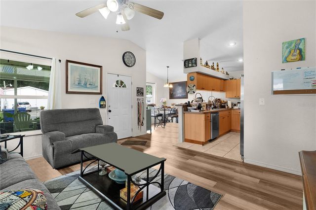 2597 NW CR 426F STREET NE, Lake Panasoffkee, FL 33538