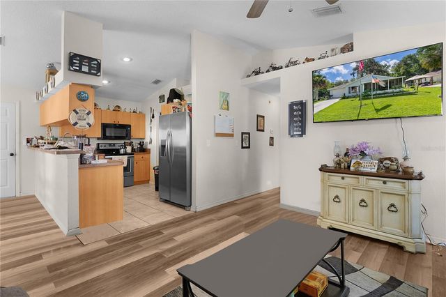 2597 NW CR 426F STREET NE, Lake Panasoffkee, FL 33538