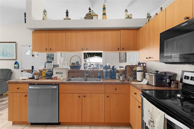 2597 NW CR 426F STREET NE, Lake Panasoffkee, FL 33538