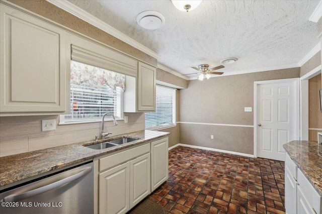 69 Summit Ridge Drive, Brandon, MS 39042