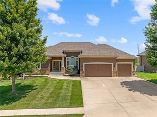 2118 SE Hemlock Drive, Blue Springs, MO 64014