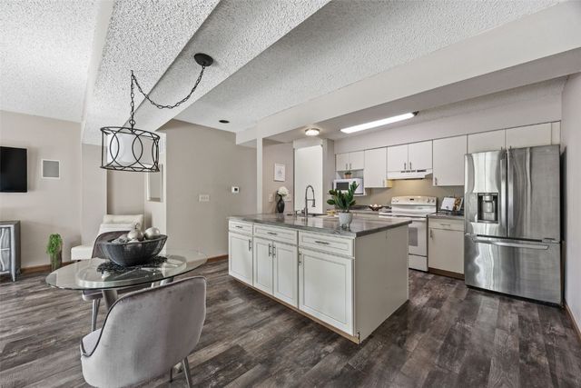 2060 Holiday Rd, Coralville, IA 52241