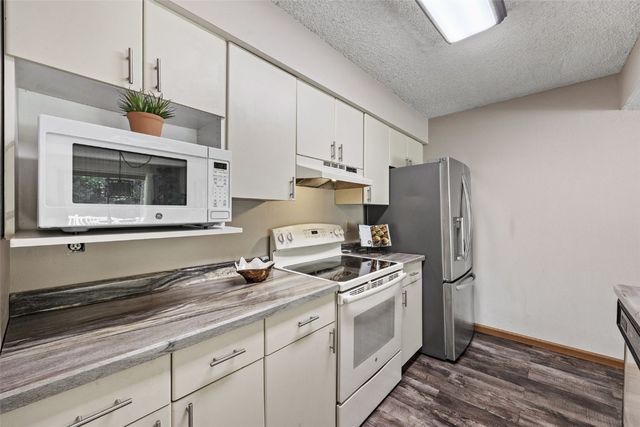 2060 Holiday Rd, Coralville, IA 52241