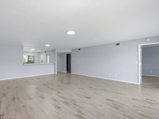 5784 Deauville CIR B204, Naples, FL 34112