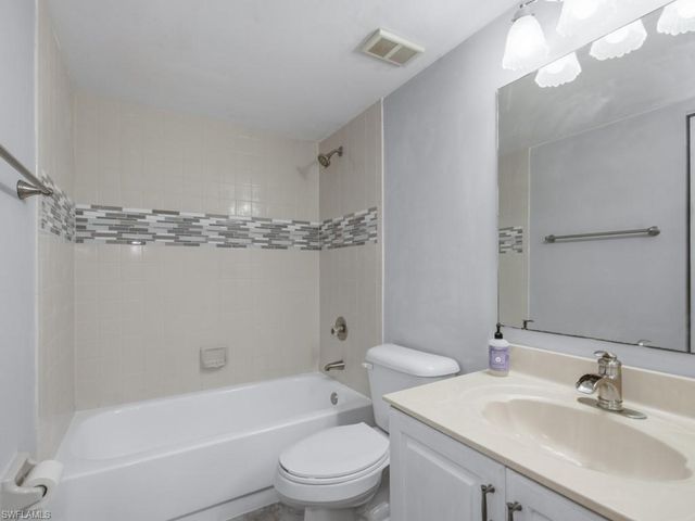 5784 Deauville CIR B204, Naples, FL 34112
