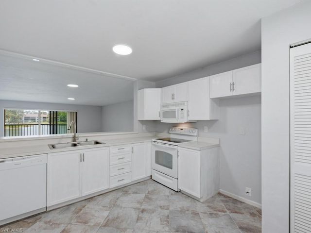 5784 Deauville CIR B204, Naples, FL 34112