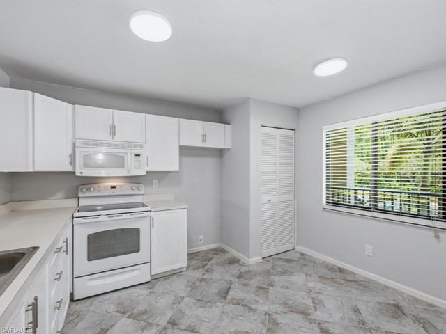 5784 Deauville CIR B204, Naples, FL 34112