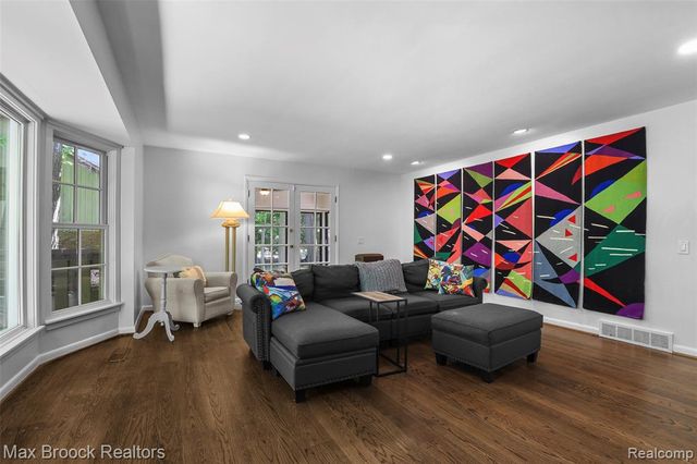 22636 King Richard Court, Beverly Hills, MI 48025