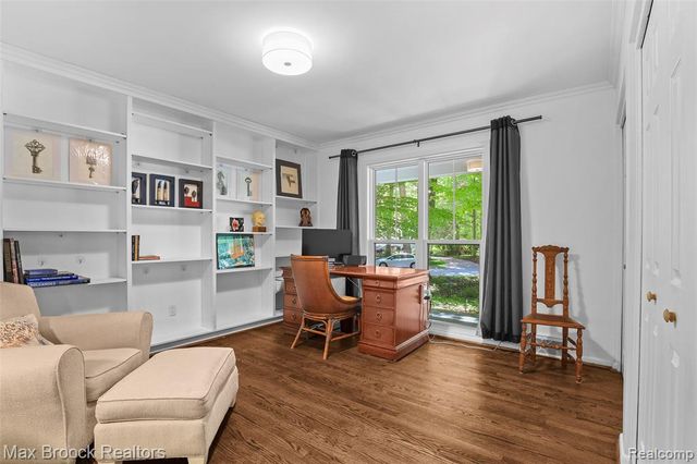 22636 King Richard Court, Beverly Hills, MI 48025